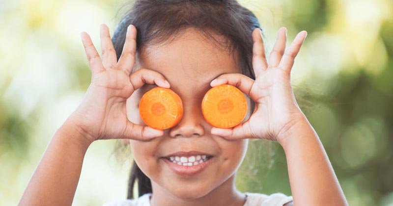 HEALTHY FOOD AND LIFESTYLE MAKE HEALTHY EYES